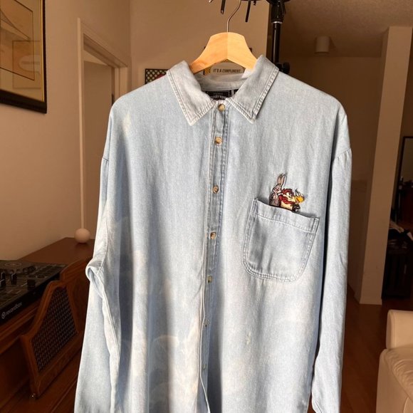VINTAGE LOONEY TUNES DENIM LONG SLEEVE BUTTON UP SHIRT SIZE LARGE 90S Y2K HYPE - Picture 1 of 8